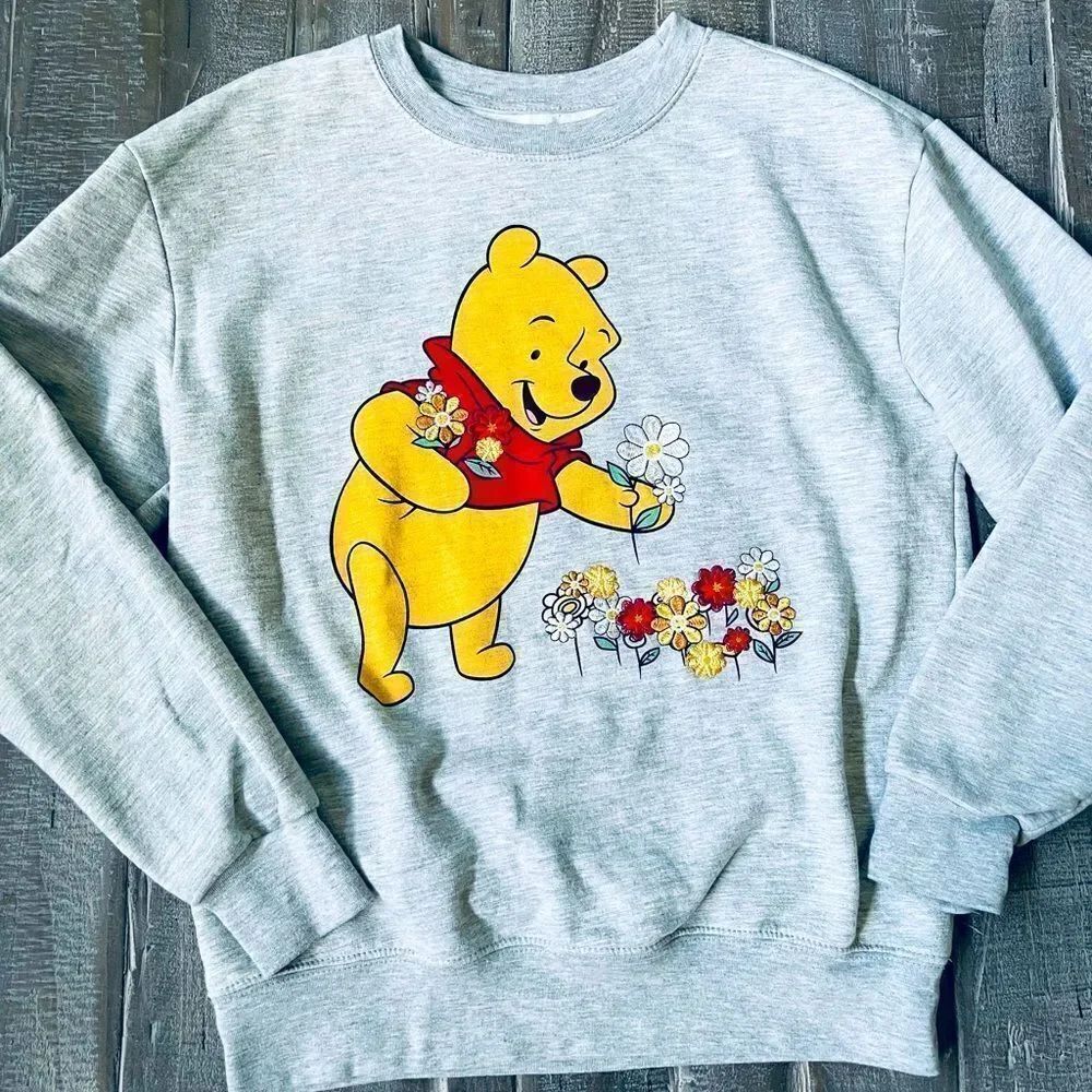 NWOT Disney Winnie the Pooh Floral Embroidered Gray Sweatshirt Top S
